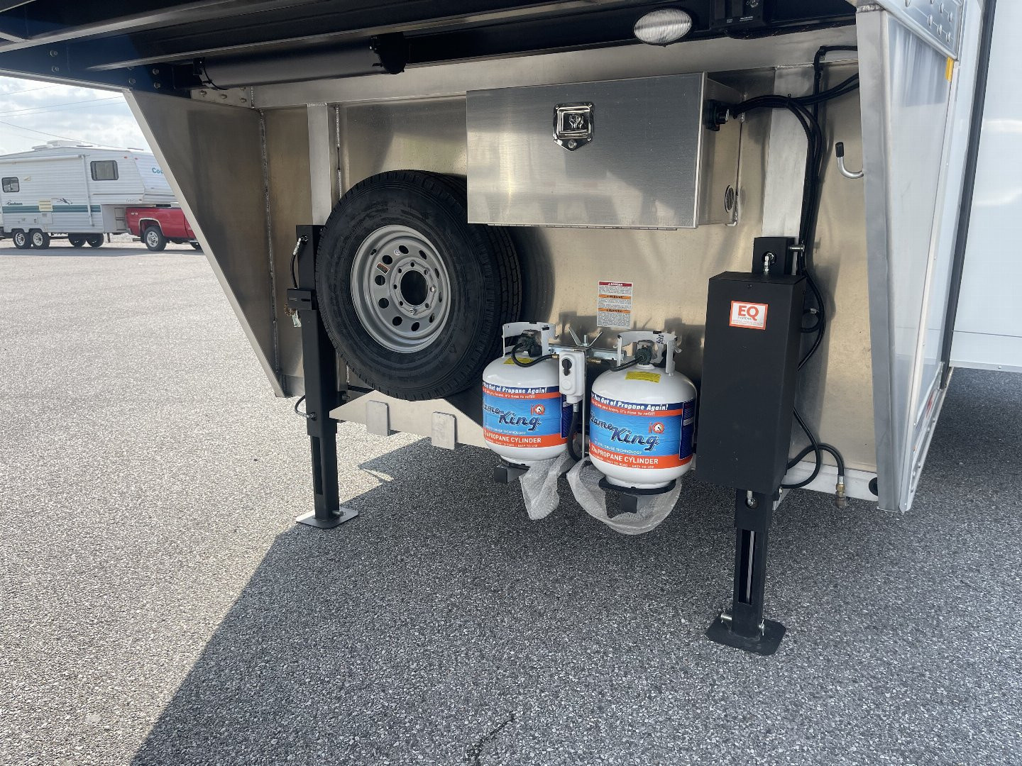 New 2026 Merhow Trailers 8316-A RWS Horse Trailer