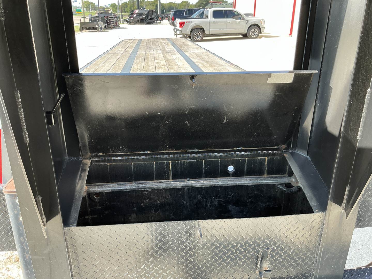 Used 2022 Gatormade 102"x40' GN Flatbed