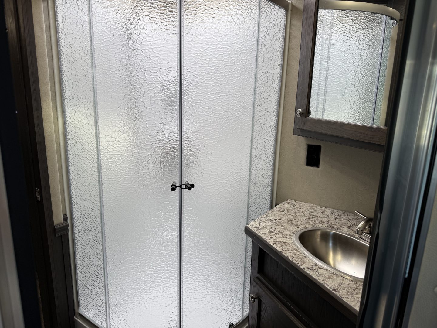 New 2026 Merhow Trailers 8314-B RWS Horse Trailer