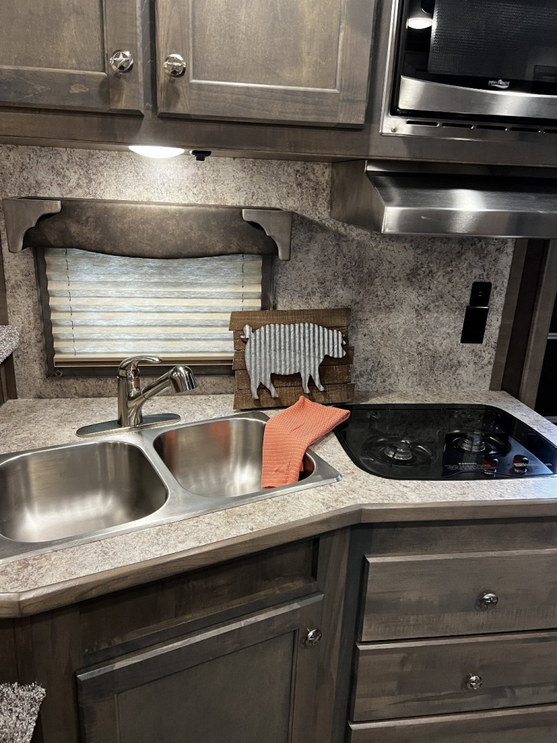 New 2026 Merhow Trailers 8310-A-FK-NS Horse Trailer