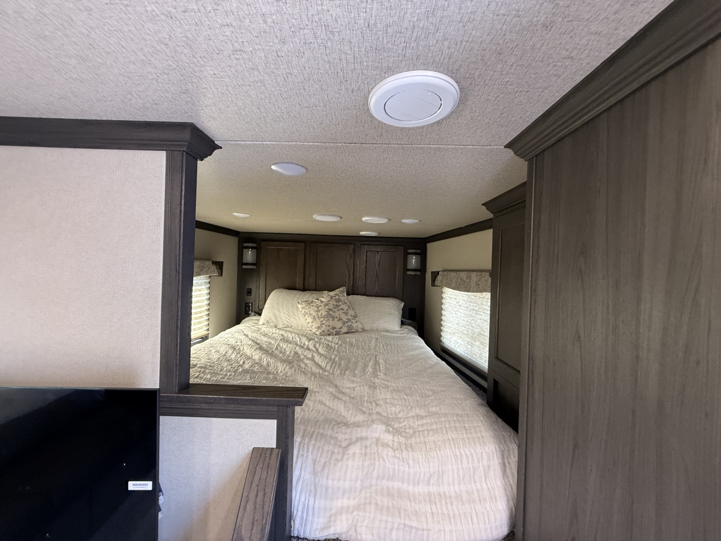 New 2026 Merhow Trailers 8312-A RK-S Horse Trailer