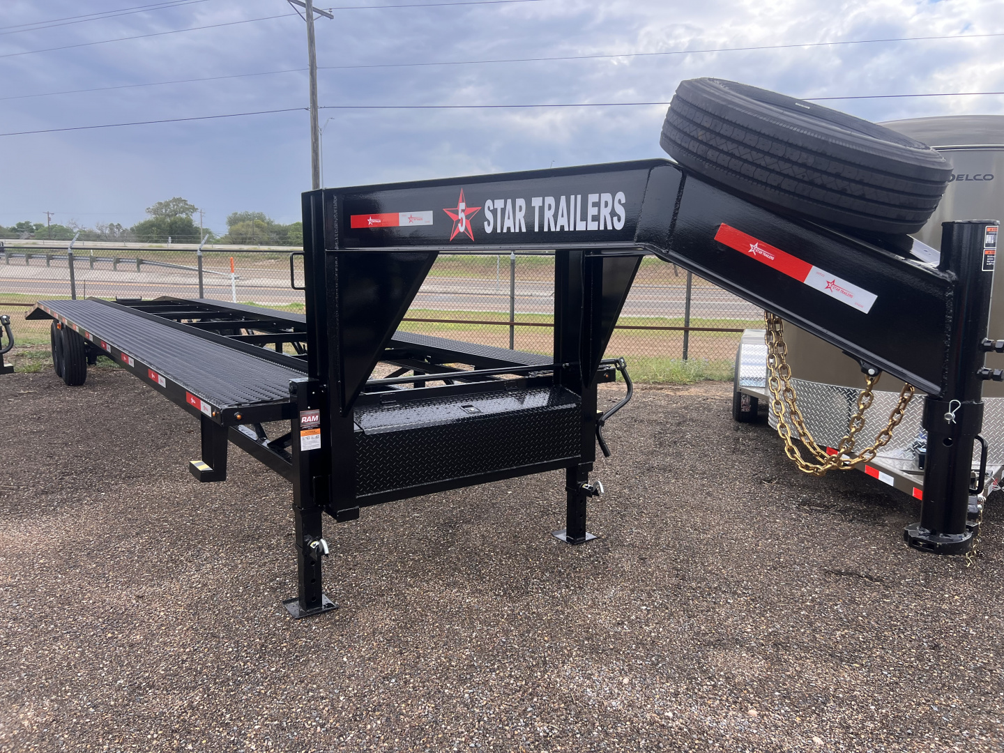 New 2026 5 Star Trailers 40ft Gooseneck 2 Car Hauler