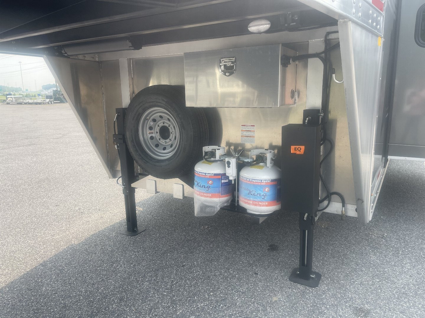 New 2026 Merhow Trailers 8416-A RWS- SIDE LOAD Horse Trailer