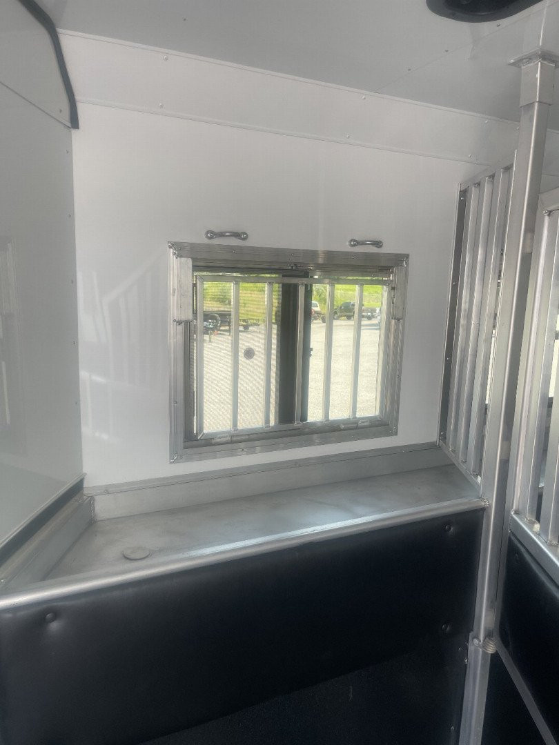 New 2026 Merhow Trailers 8416-A RWS- SIDE LOAD Horse Trailer