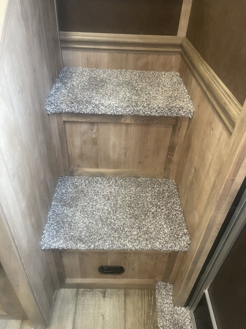 New 2026 Merhow Trailers 8416-A RWS- SIDE LOAD Horse Trailer