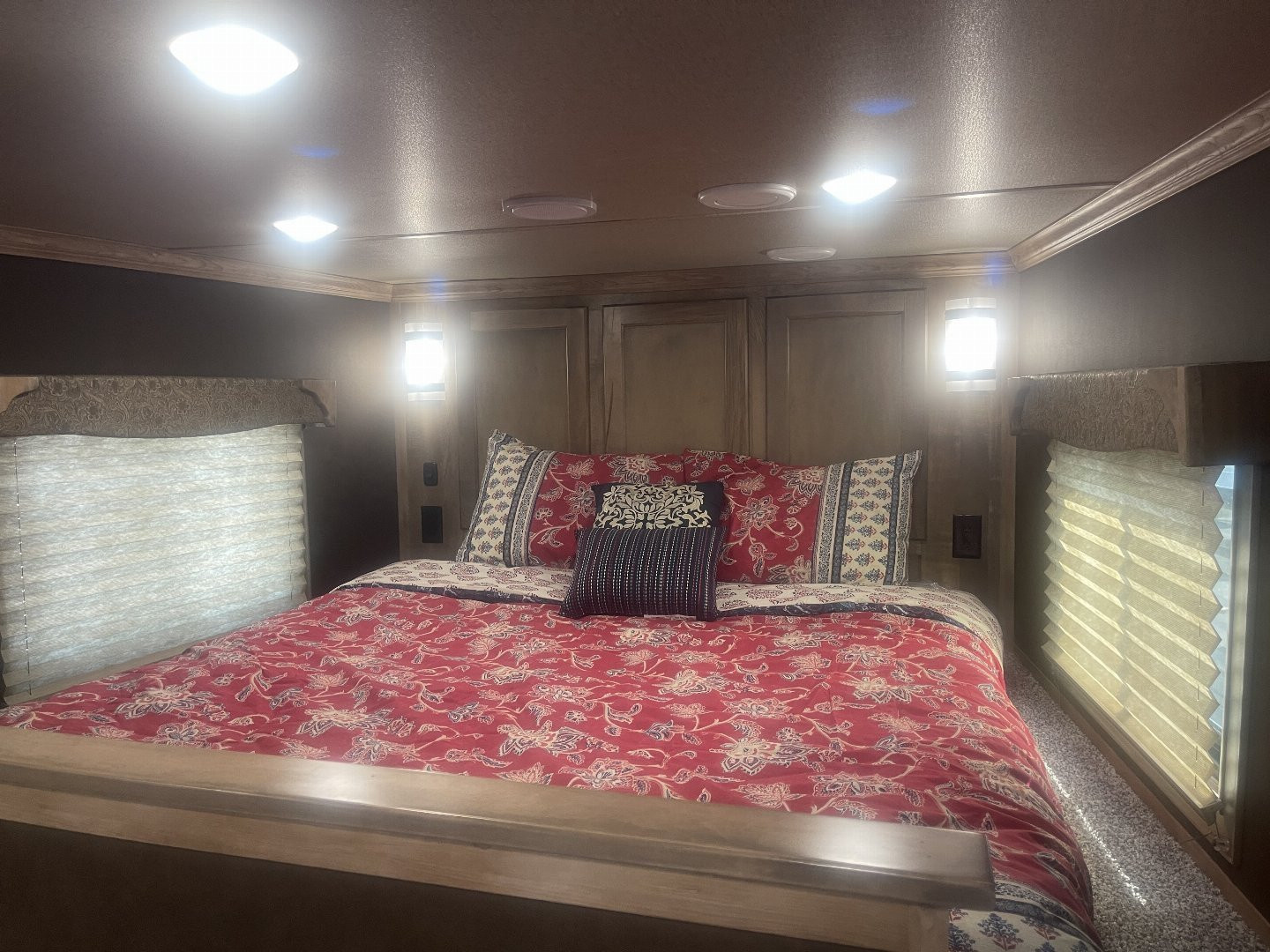 New 2026 Merhow Trailers 8416-A RWS- SIDE LOAD Horse Trailer