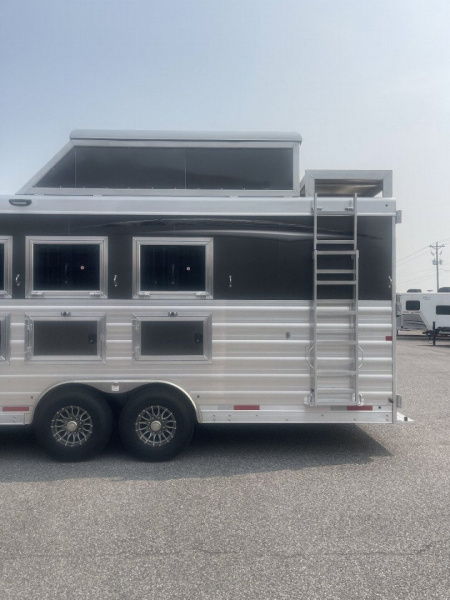 New 2026 Merhow Trailers 8416-A RWS- SIDE LOAD Horse Trailer