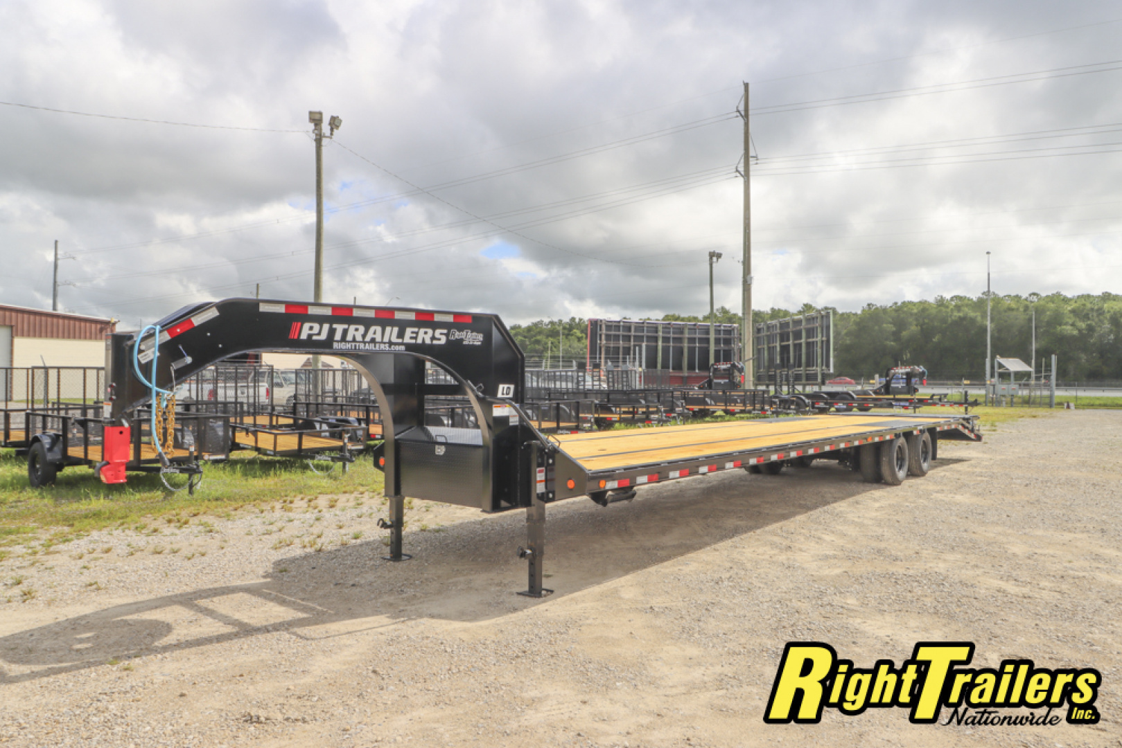 New 2026 8.5X40 PJ GOOSENECK EQUIPMENT TRAILER