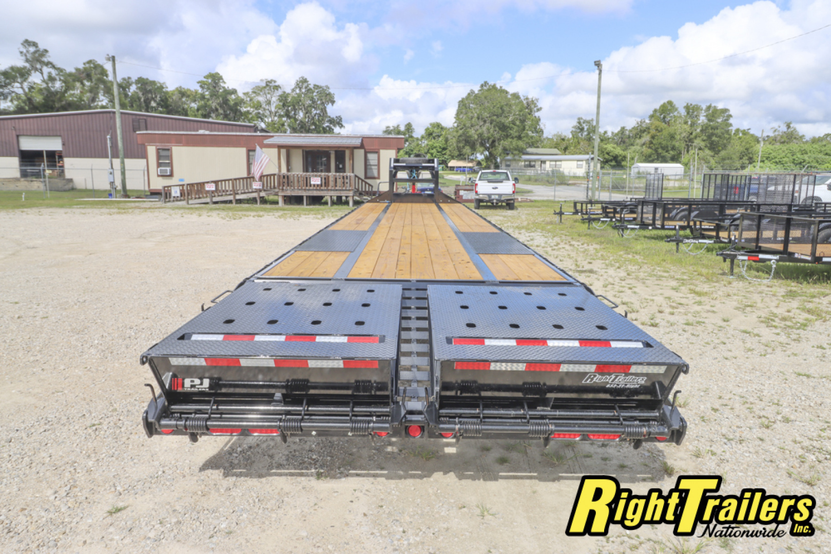 New 2026 8.5X40 PJ GOOSENECK EQUIPMENT TRAILER