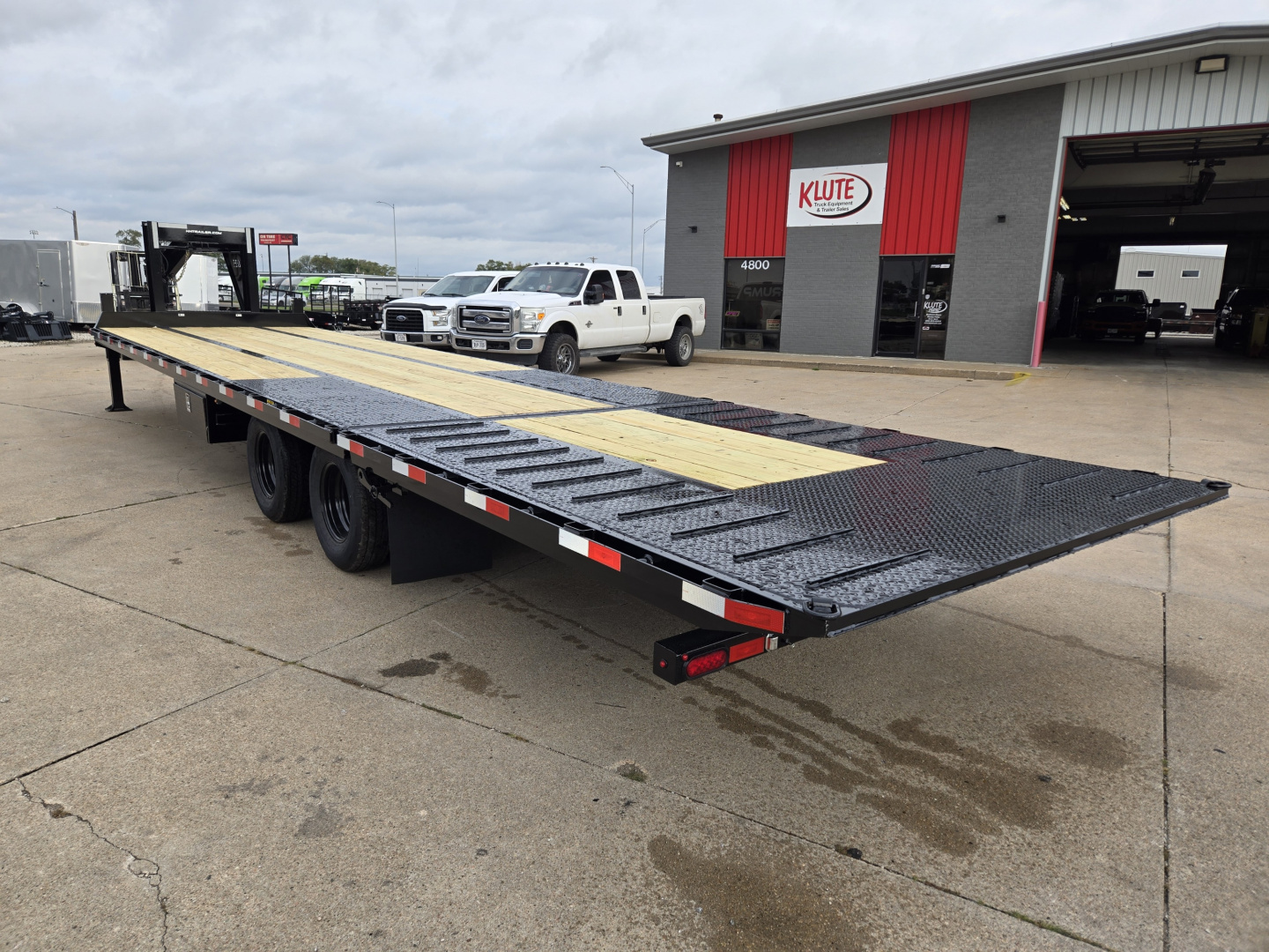 New 2026 H&H Trailers 102x25+9 Hydraulic Tail Gooseneck Deckover Trailer 25.9K Equipment Trailer