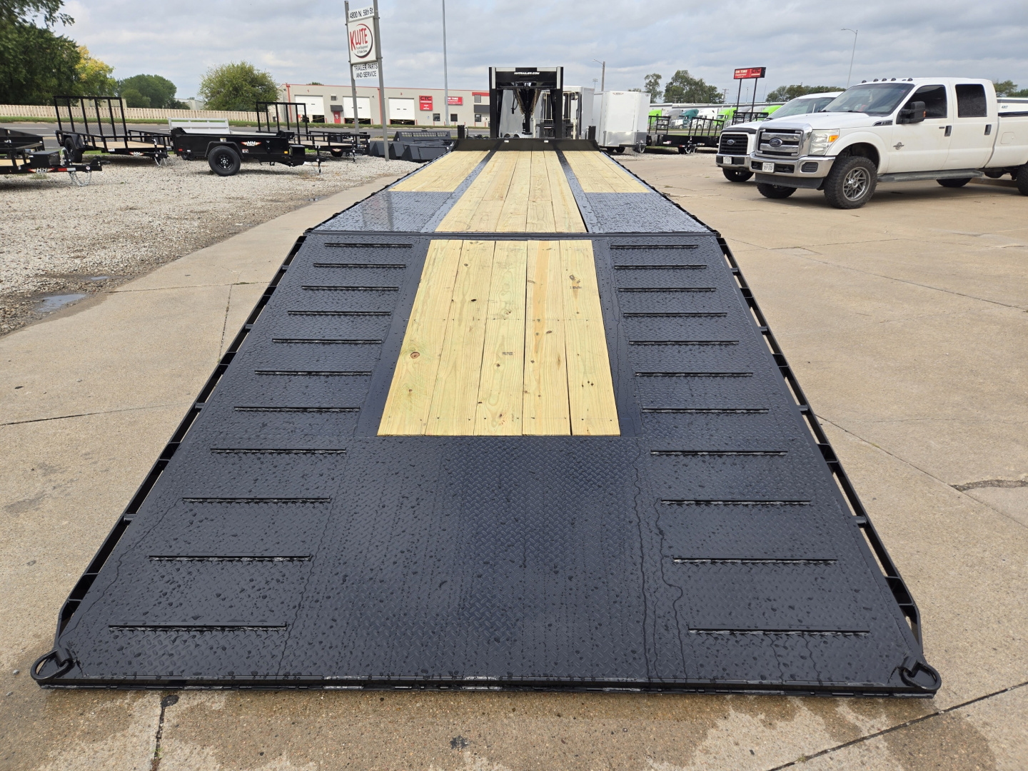 New 2026 H&H Trailers 102x25+9 Hydraulic Tail Gooseneck Deckover Trailer 25.9K Equipment Trailer