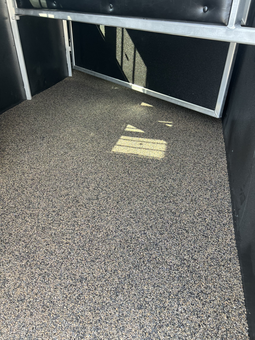 New 2026 Merhow Trailers 7309 RK-SLIDE Horse Trailer