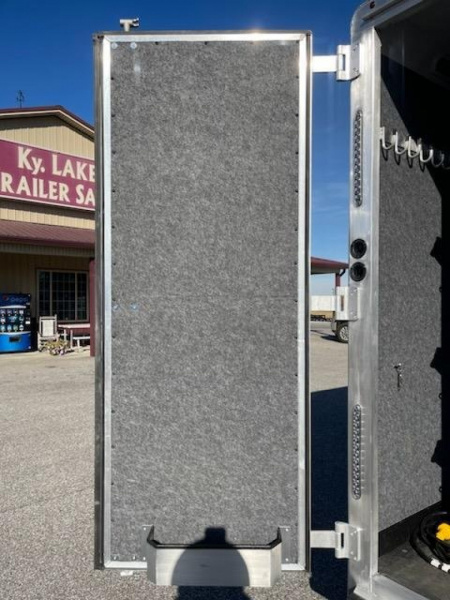 New 2026 Merhow Trailers 7309 RK-SLIDE Horse Trailer