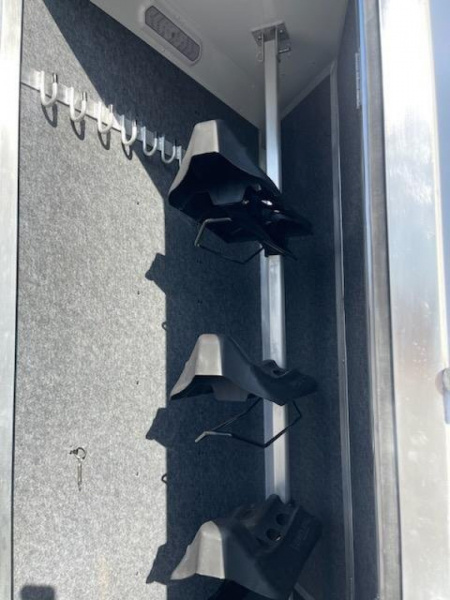 New 2026 Merhow Trailers 7309 RK-SLIDE Horse Trailer