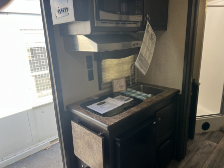 New 2026 Merhow Trailers 7309 RK-SLIDE Horse Trailer