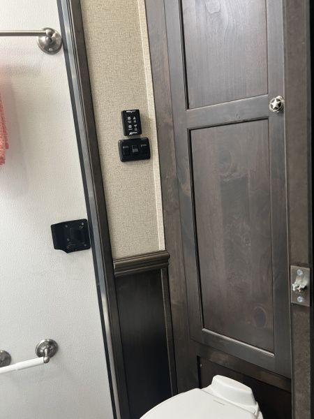 New 2026 Merhow Trailers 7309 RK-SLIDE Horse Trailer