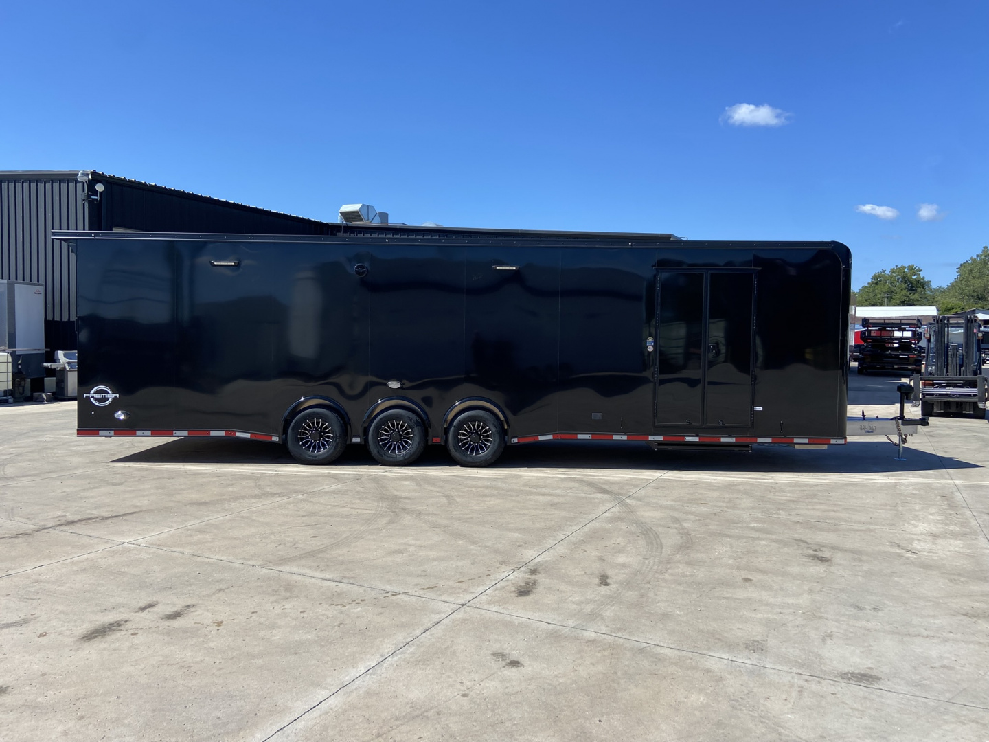 New 2026 United Trailers UAT Racing Trailer32'