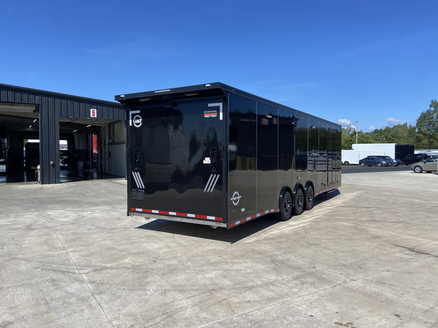New 2026 United Trailers UAT Racing Trailer32'