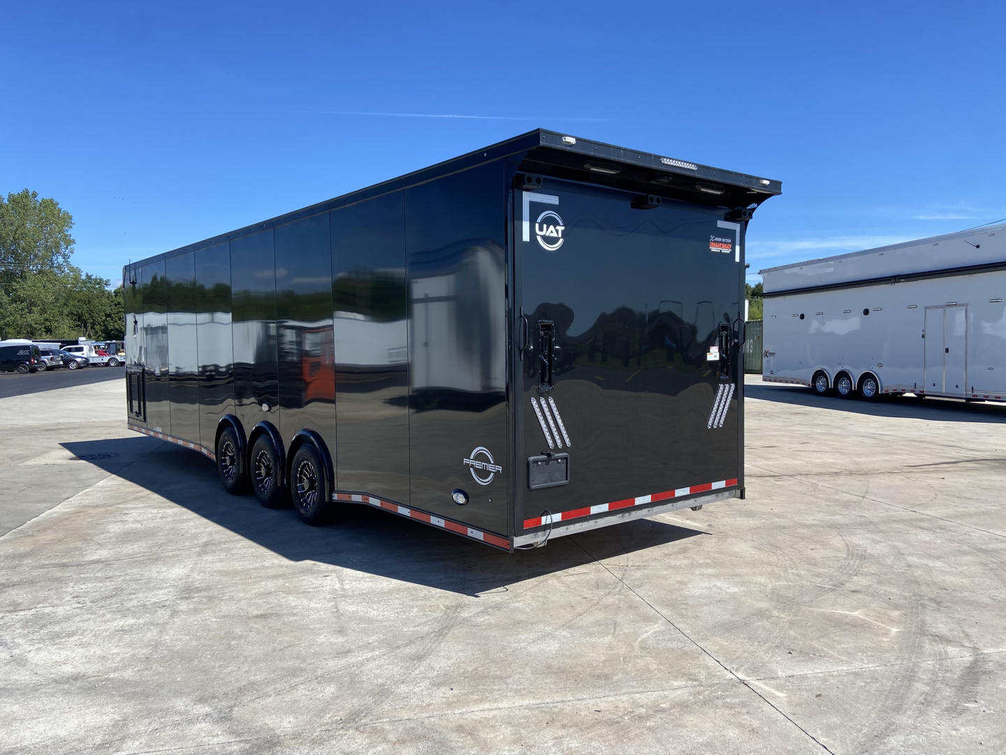 New 2026 United Trailers UAT Racing Trailer32'