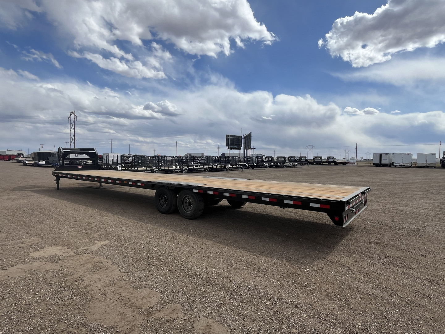 New 2026 PJ 102"x40' GN Low-Pro Flatbed w/ Singles - LX