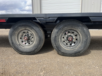 New 2026 PJ 102"x40' GN Low-Pro Flatbed w/ Singles - LX