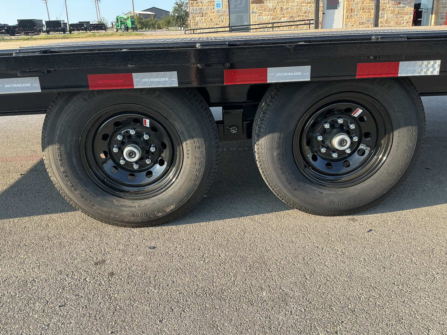 New 2026 PJ 102"x24' BP 8" I-Beam Deckover Trailer – F8