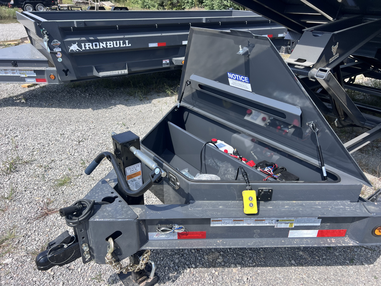 New 2026 IRON BULL 83X16 DUMP TRAILER W/ SCISSOR HOIST