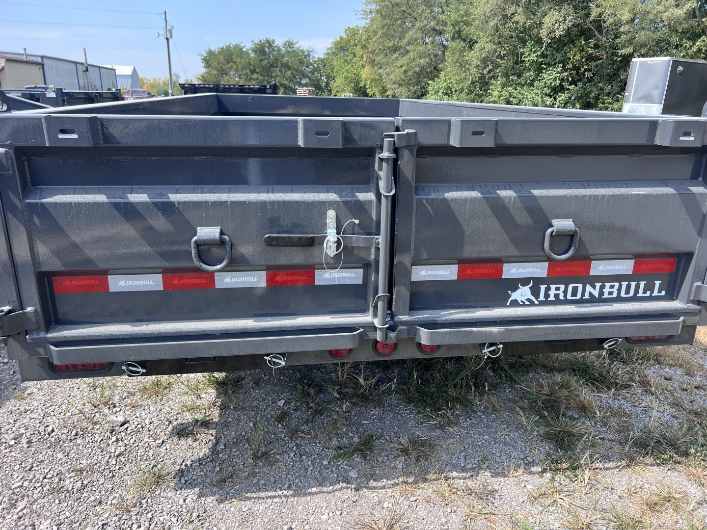 New 2026 IRON BULL 83X16 DUMP TRAILER W/ SCISSOR HOIST
