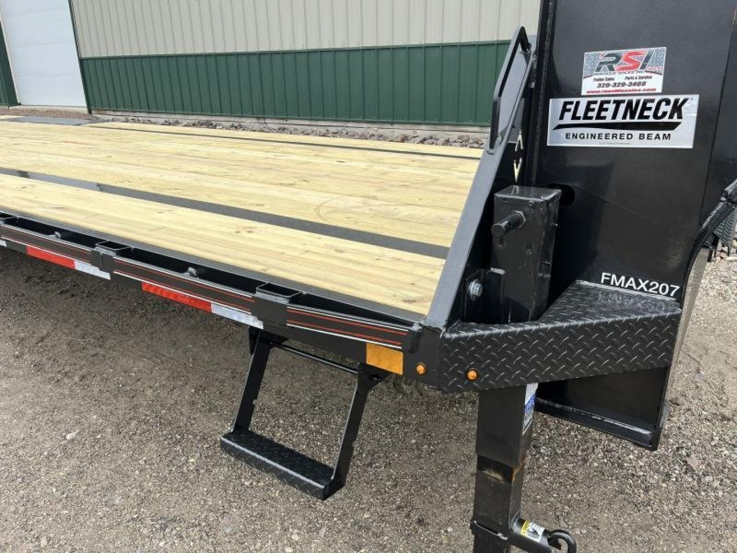 New 2026 28' 14k Diamond C FMAX207 GN Flatbed Trailer