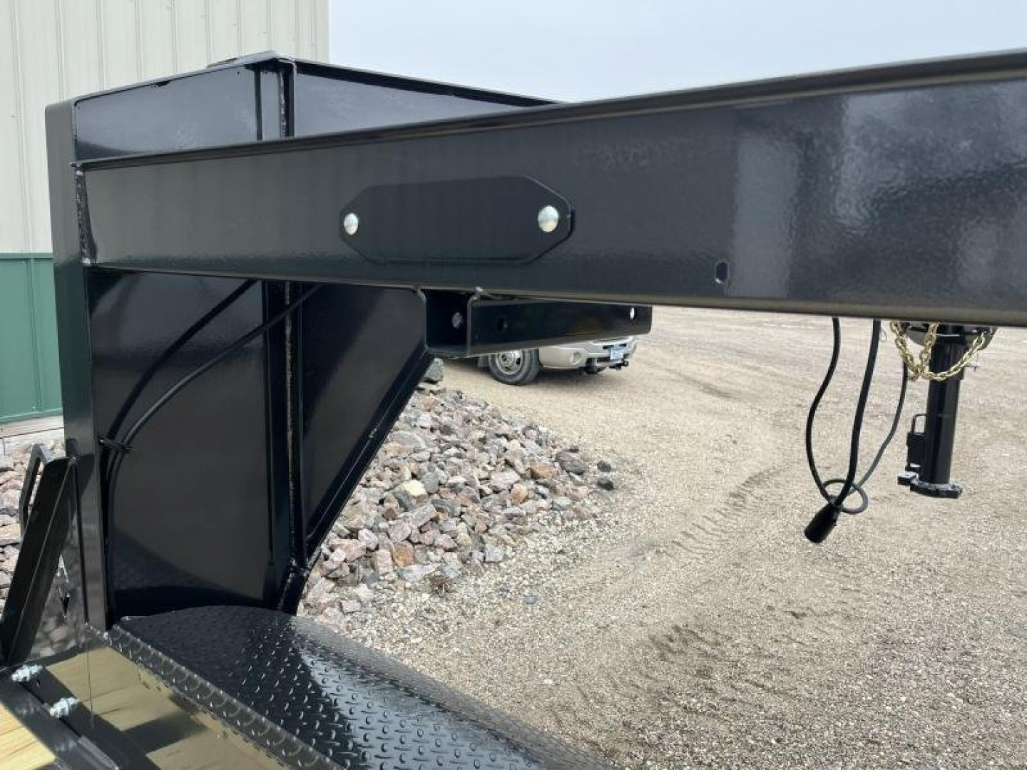 New 2026 28' 14k Diamond C FMAX207 GN Flatbed Trailer