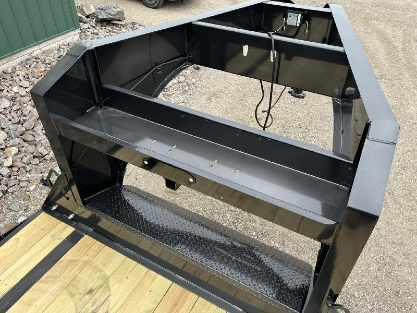 New 2026 28' 14k Diamond C FMAX207 GN Flatbed Trailer