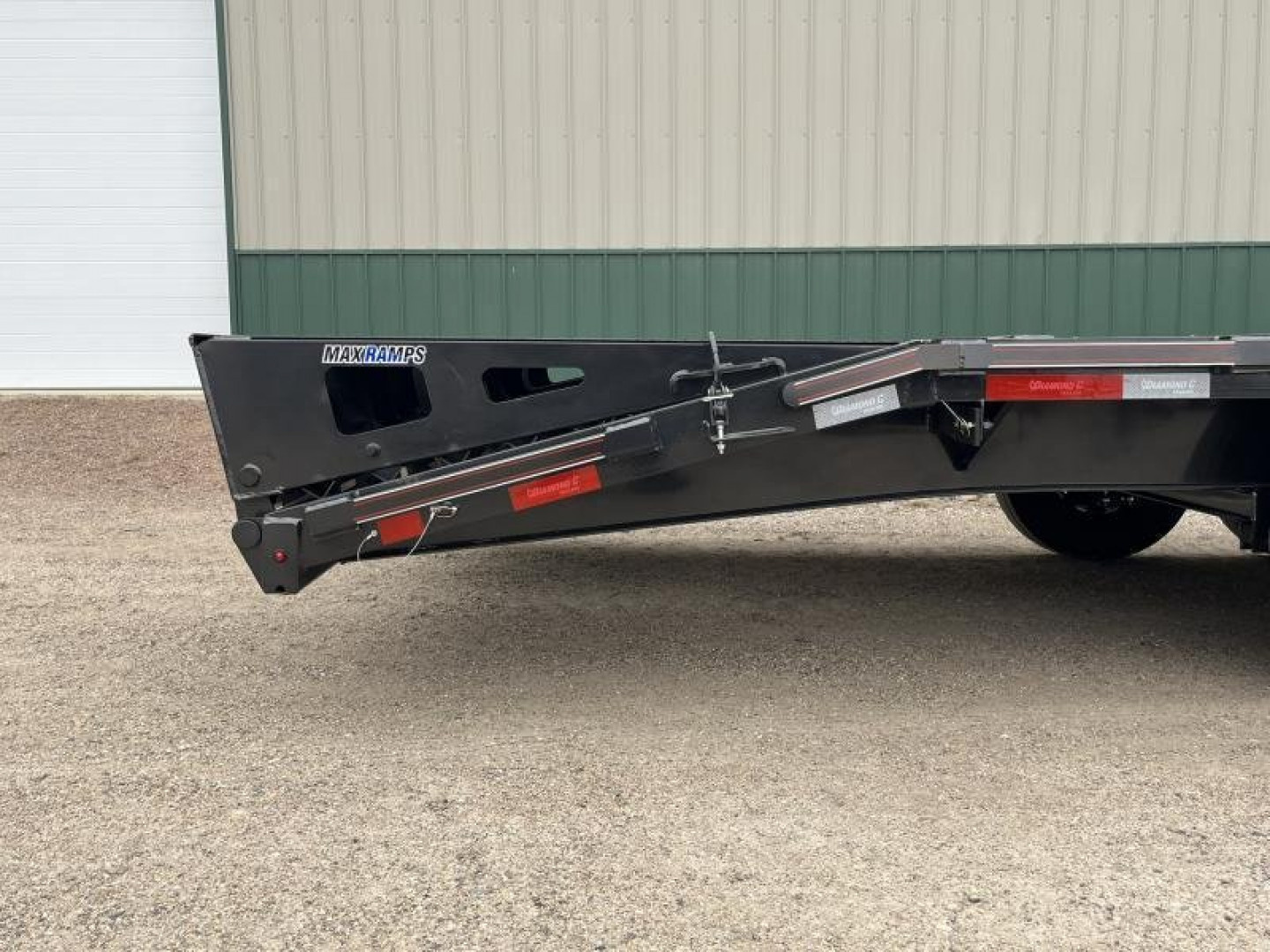 New 2026 28' 14k Diamond C FMAX207 GN Flatbed Trailer