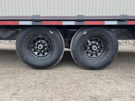 New 2026 28' 14k Diamond C FMAX207 GN Flatbed Trailer