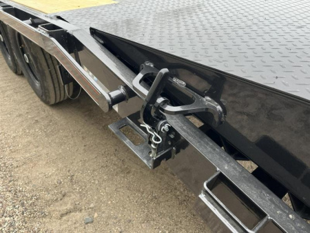 New 2026 28' 14k Diamond C FMAX207 GN Flatbed Trailer