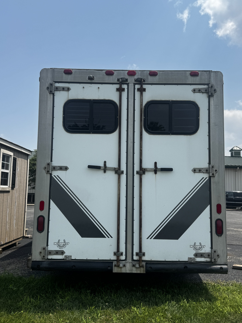 Used 1989 MqQuerry 5H Slant Horse Trailer