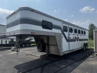 Used 1989 MqQuerry 5H Slant Horse Trailer