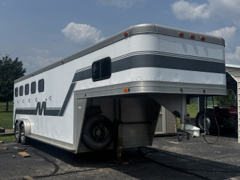 Used 1989 MqQuerry 5H Slant Horse Trailer
