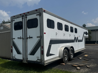 Used 1989 MqQuerry 5H Slant Horse Trailer