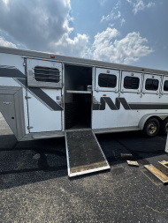 Used 1989 MqQuerry 5H Slant Horse Trailer