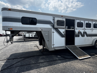 Used 1989 MqQuerry 5H Slant Horse Trailer