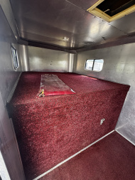 Used 1989 MqQuerry 5H Slant Horse Trailer