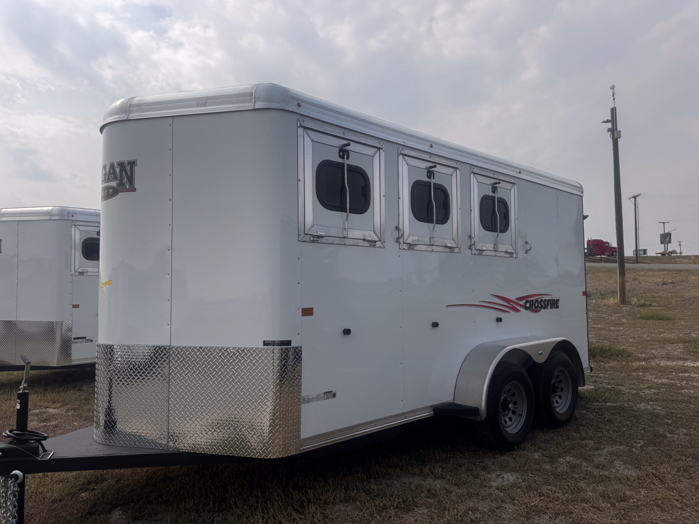 New 2026 Logan Coach 3H BP CROSSFIRE Horse Trailer