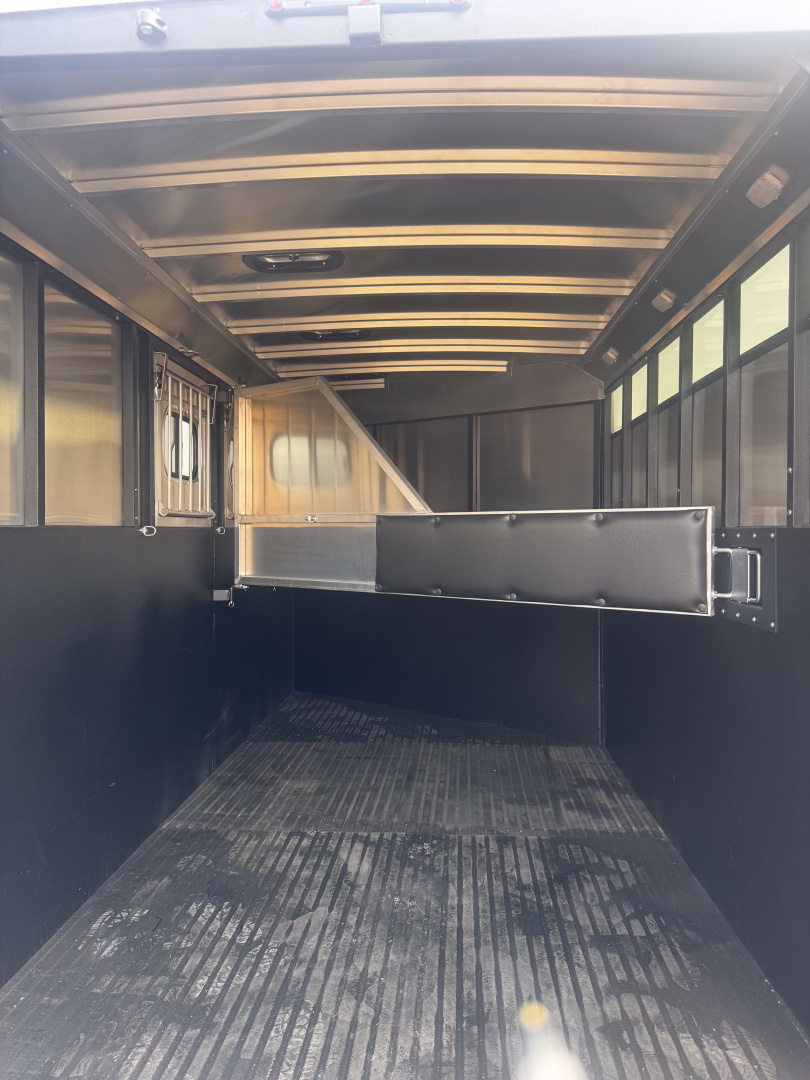 New 2026 Logan Coach 3H BP CROSSFIRE Horse Trailer