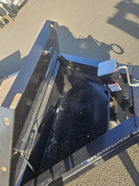 New TILT TRIPLE AXLE 2026 Diamond C Trailers HDT307 82X22 21K Equipment Trailer