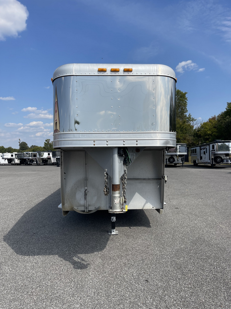 Used 2002 Featherlite Trailers 6 HR- MID TACK Horse Trailer