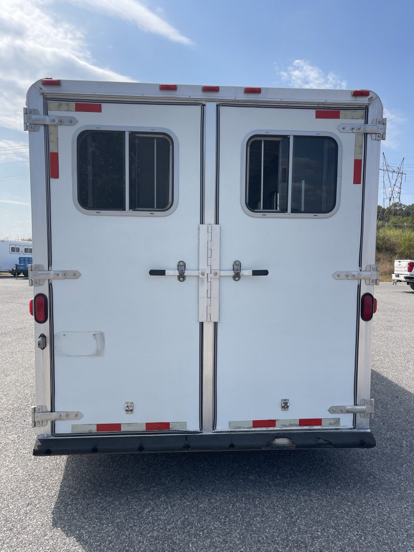 Used 2002 Featherlite Trailers 6 HR- MID TACK Horse Trailer