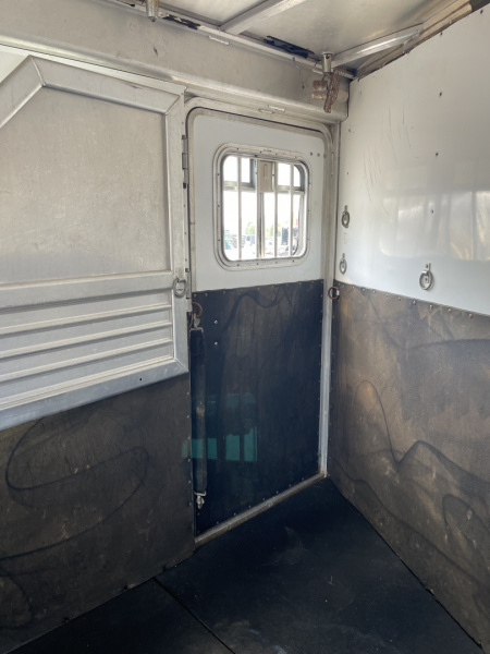 Used 2002 Featherlite Trailers 6 HR- MID TACK Horse Trailer