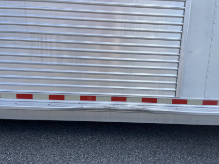 Used 2002 Featherlite Trailers 6 HR- MID TACK Horse Trailer