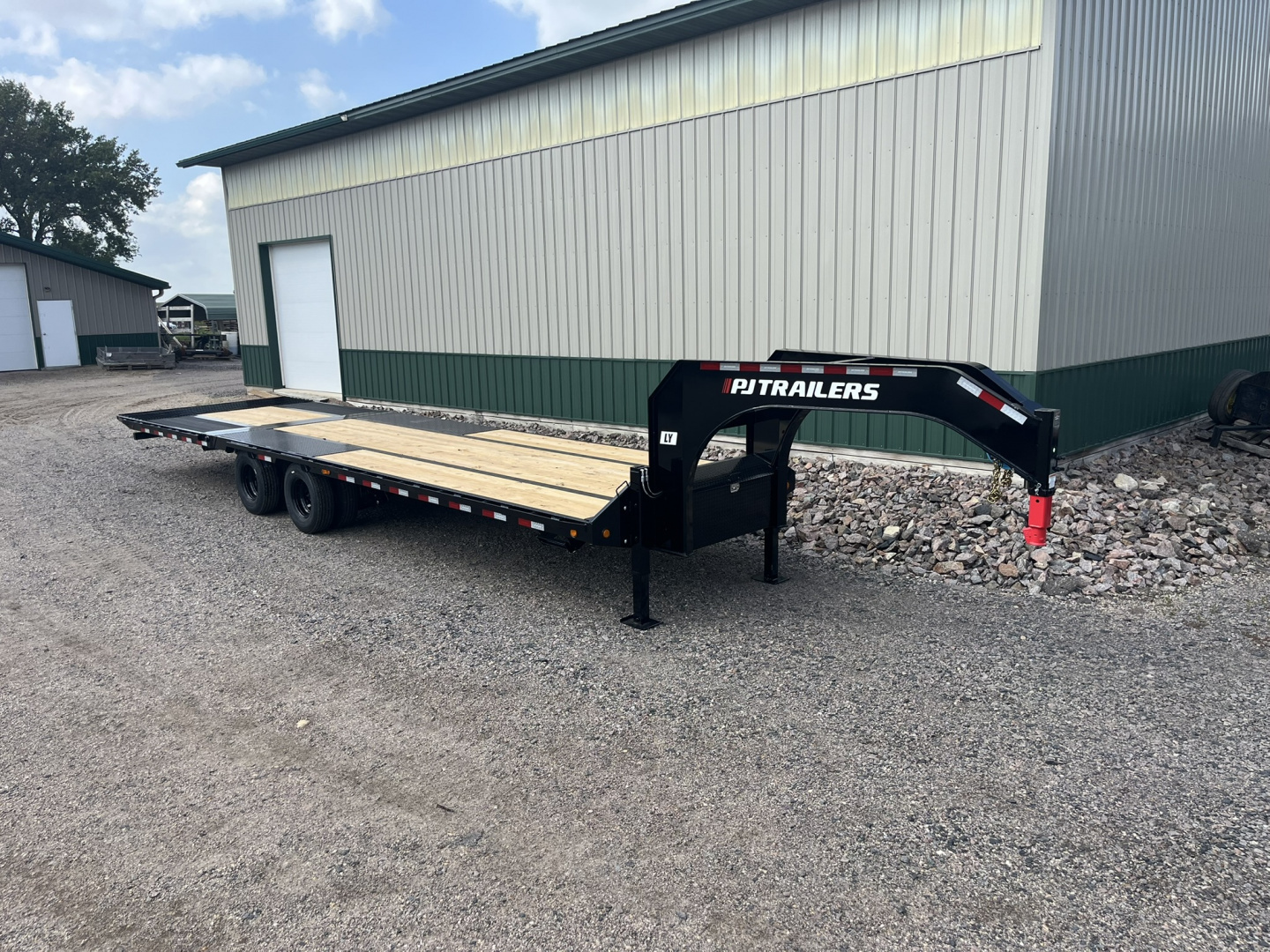 New 2026 PJ Trailers 32' Low-Pro Hydraulic Dove Gooseneck Trailer