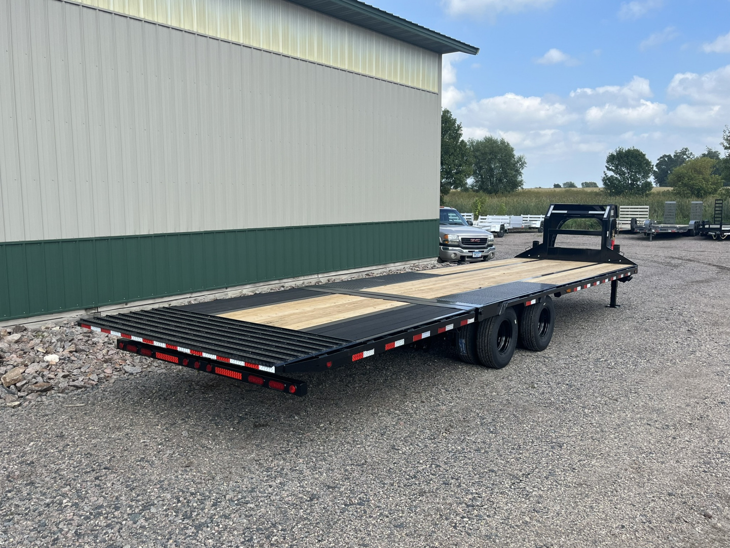 New 2026 PJ Trailers 32' Low-Pro Hydraulic Dove Gooseneck Trailer